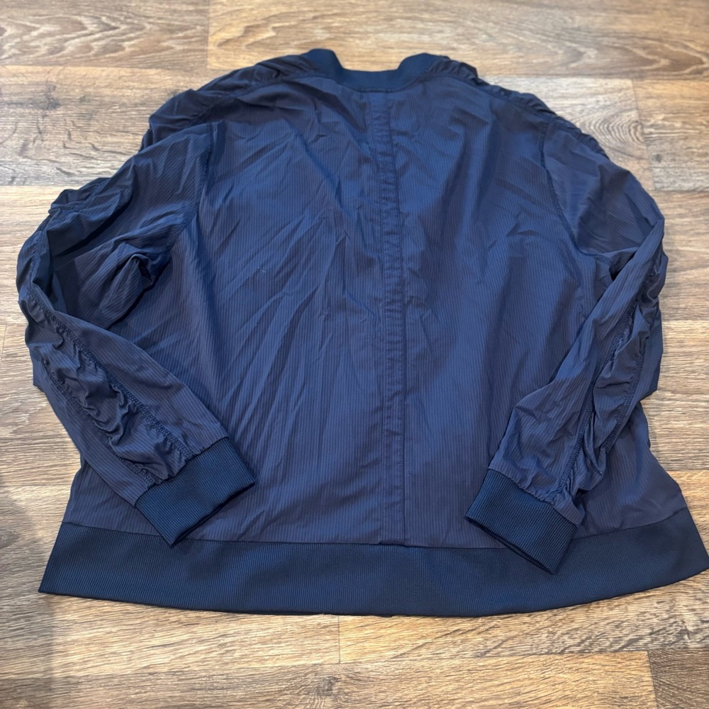 Chico’s Zenergy Navy Blue Full Zip Jacket Sz 3 Nylon Ruched Sleeve Athleisure - Picture 5 of 6